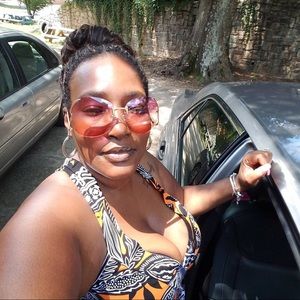 Meet your Posher, Dedra